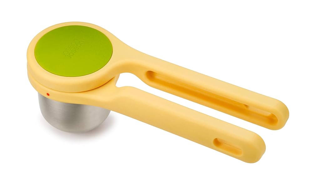 Joseph Joseph Helix Citrus Press Juicer, Ergonomic Twist action hand press, lemon/lime squeezer, BPA free - Yellow